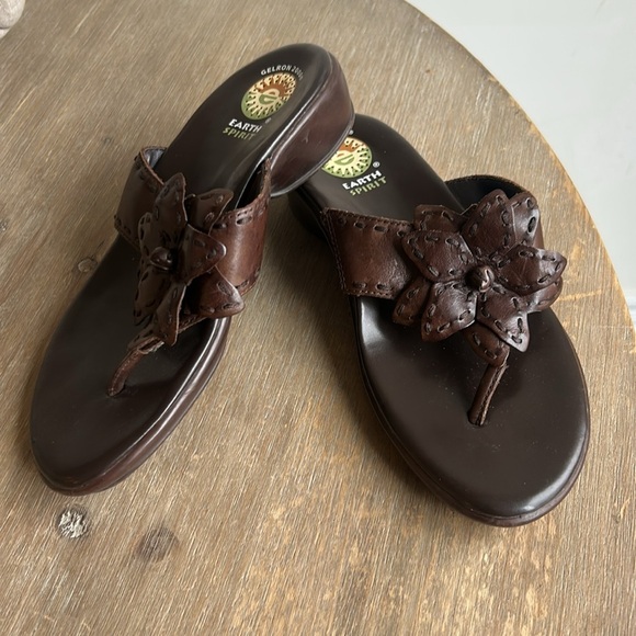 Earth Spirit Flip Flop Dark Brown Sandals with Flower Genuine Leather Size 6 - Picture 11 of 16